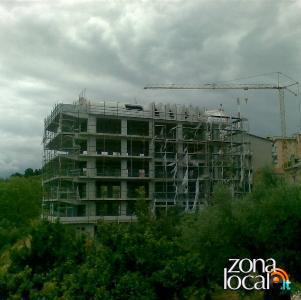 L'edificio in costruzione