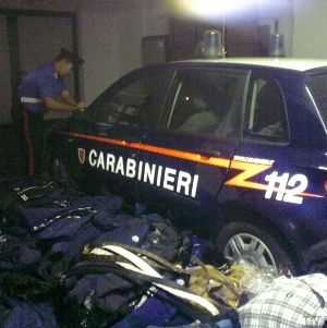 merce contraffatta carabinieri 300
