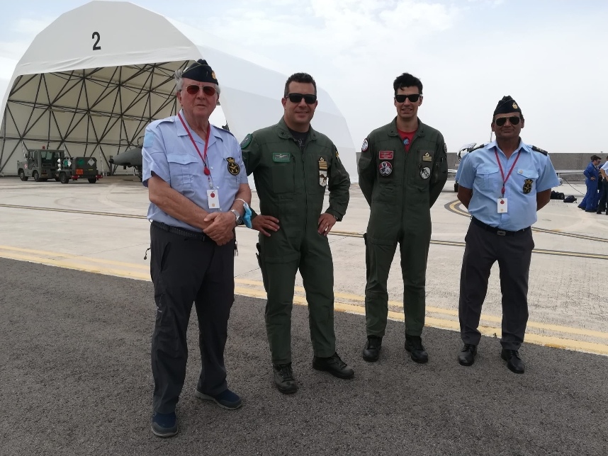 All'arrivo della Pattuglia acrobatica nazionale presente pure l'Arma aeronautica di Vasto (FOTO) 4 aereo6