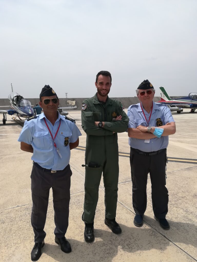 All'arrivo della Pattuglia acrobatica nazionale presente pure l'Arma aeronautica di Vasto (FOTO) 5 aereo7