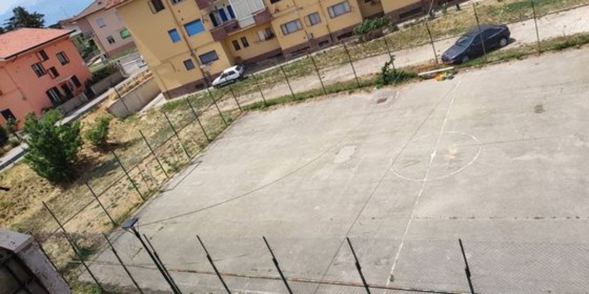 Campetto da calcio in stato di degrado, quale futuro? - Gallery 3 campetto1