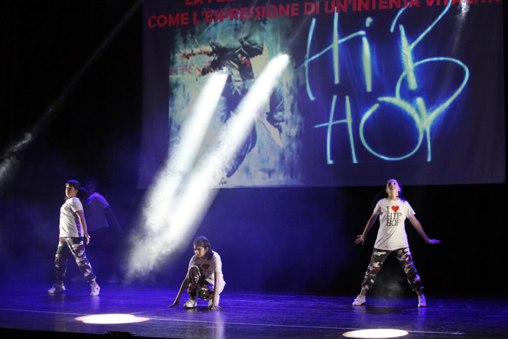 "Aforisma", magia ed emozioni danzano sul palco - Gallery 4 IMG 6137 1 1R