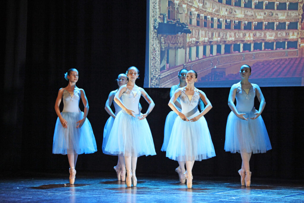 "Aforisma", magia ed emozioni danzano sul palco - Gallery 6 IMG 6610 1 R
