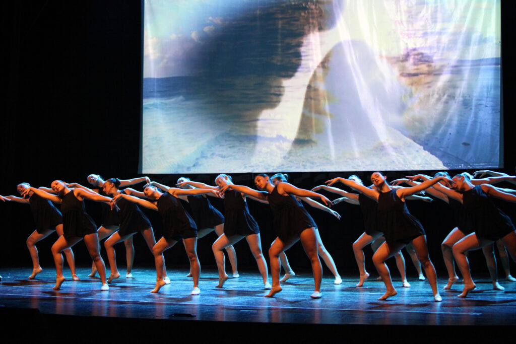 "Aforisma", magia ed emozioni danzano sul palco - Gallery 11 IMG 7073 1 R