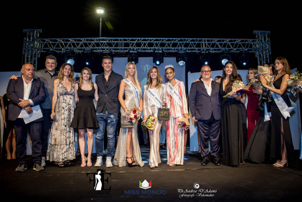 A Casoli tappa regionale di Miss Mondo Abruzzo, trionfano Camilla De Berardinis di Pescara e Sveva Zimbaro di Lanciano - Gallery 5 Le vincitrici con ospiti e organizzazione IMG 4727 copia