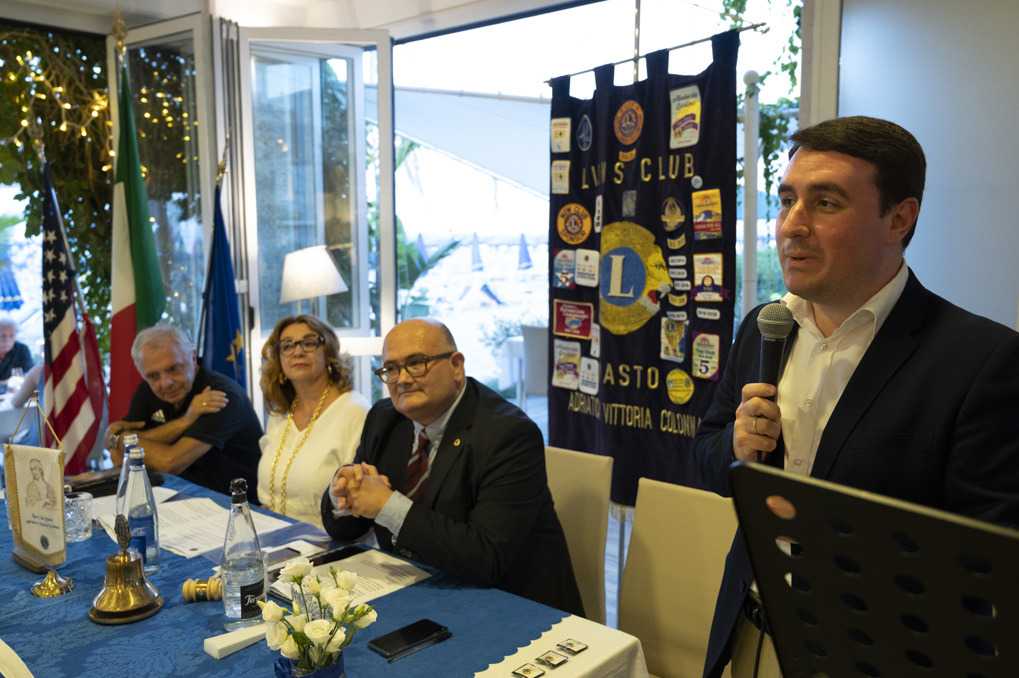 Maria Pia Smargiassi è il nuovo presidente del Lions Club Vasto Adriatica Vittoria Colonna - Gallery 5 Lions passaggio del martelletto della gatta