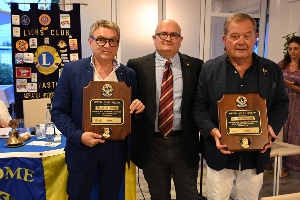 Maria Pia Smargiassi è il nuovo presidente del Lions Club Vasto Adriatica Vittoria Colonna - Gallery 4 Lions passaggio del martelletto6