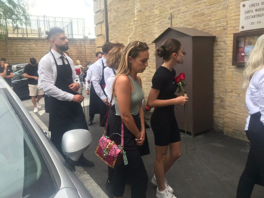 In tanti per l'ultimo saluto a Daniel Dragomir, morto in un incidente sul lavoro 2 WhatsApp Image 2022 07 30 at 18.18.062