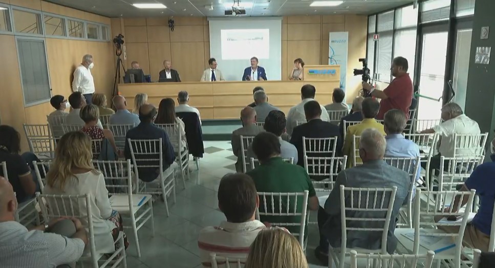 Convegno su crisi idrica, Marsilio: "Presentati progetti al Governo. Se ci danno l'ok, a fine mandato riconsegneremo un altro Abruzzo" - Gallery 2 crisi idrica2