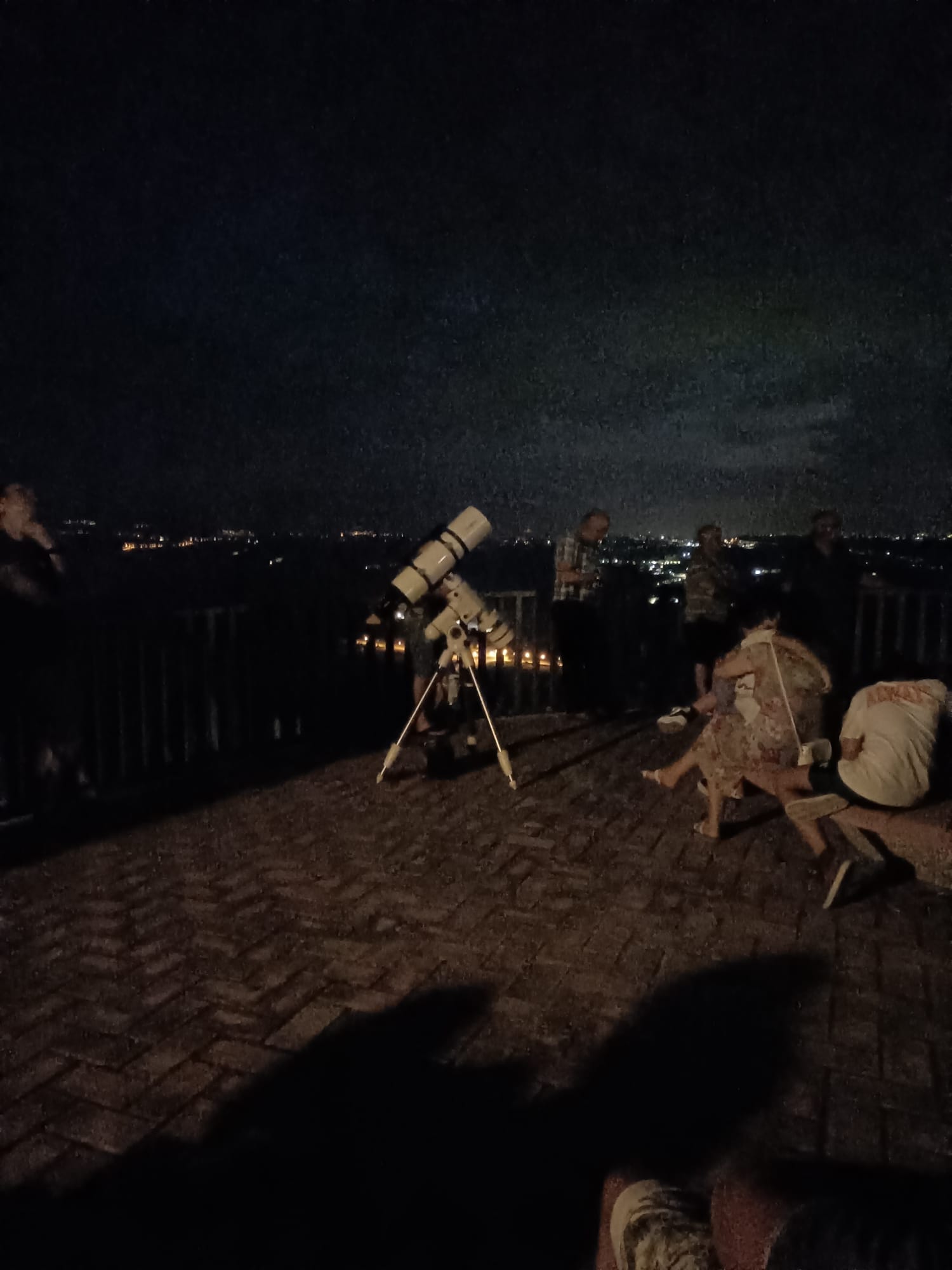 A Monteodorisio in tanti con il naso all'insù per scoprire la magia dell'astronomia - Gallery 4 monte