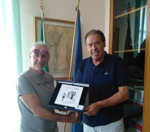 Fossacesia, consegnata al sindaco targa ricordo del "Bucci runner memorial" 2 bucci runner