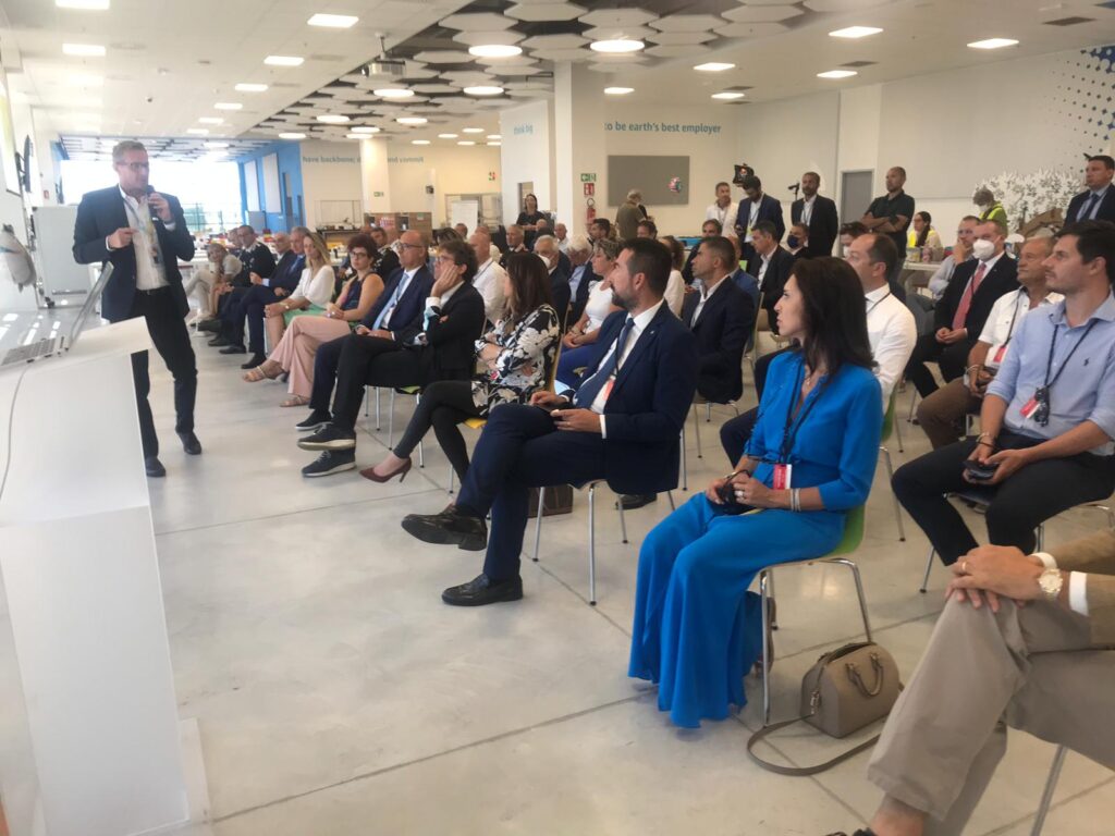 Amazon apre a San Salvo, mille posti di lavoro entro tre anni - Foto 4 cerimonia 1