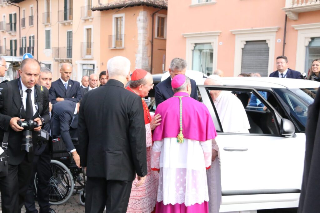 Papa Francesco a L'Aquila apre la Porta Santa e dà il via al Giubileo celestiniano - Foto 17 d