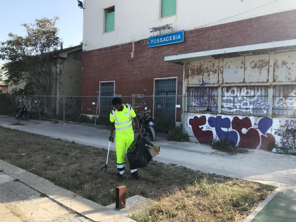 Hasan del Centro Sprar al lavoro per una pista ciclo-pedonale pulita. Il ringraziamento pubblico del sindaco - Gallery 2 fossa