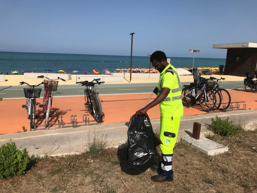 Hasan del Centro Sprar al lavoro per una pista ciclo-pedonale pulita. Il ringraziamento pubblico del sindaco - Gallery 4 fossa2
