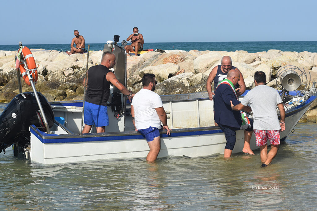 Tradizione rinnovata: la statua della Madonna dell’Assunta è tornata in mare - Gallery 2 madnna3