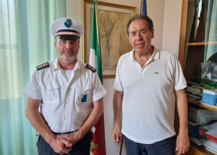 Da sinistra, il comandante Arboretti Giancristofaro e il sindaco Di Giuseppantonio