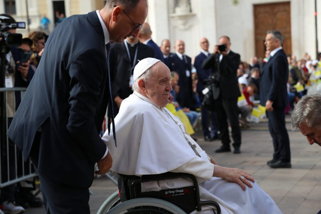 Papa Francesco a L'Aquila apre la Porta Santa e dà il via al Giubileo celestiniano - Foto 15 papaaaa