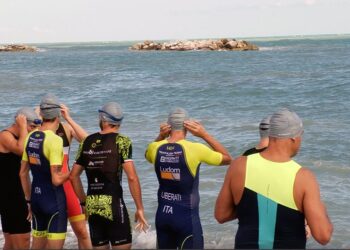 "3-For-Tri", la partenza della gara di nuoto