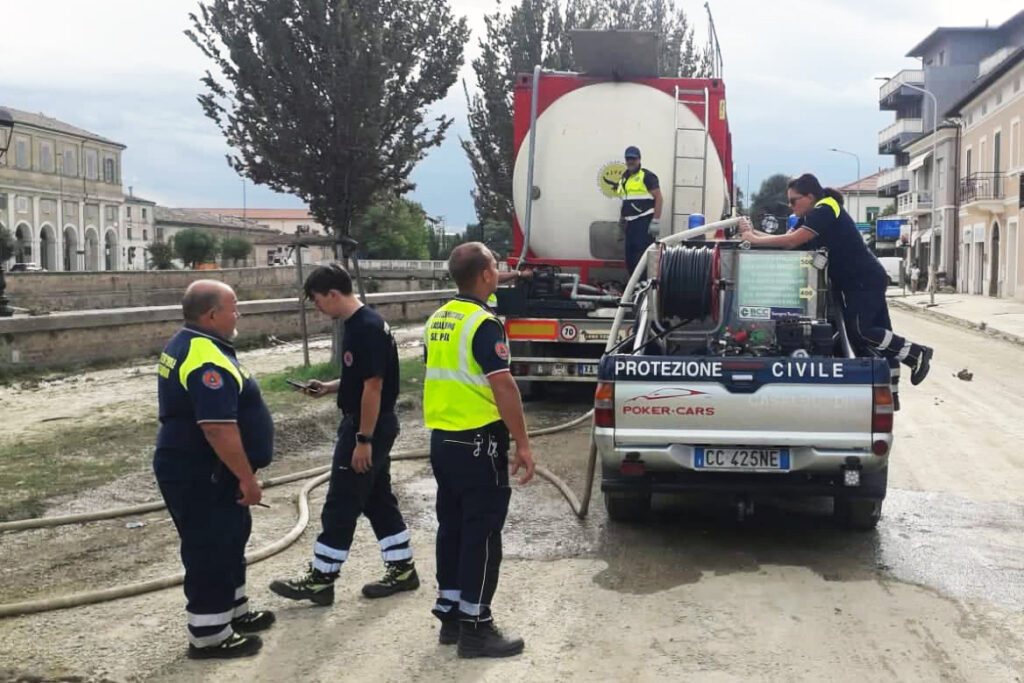 Spedizione di volontari della protezione civile abruzzese nelle Marche - Gallery 2 Foto 2