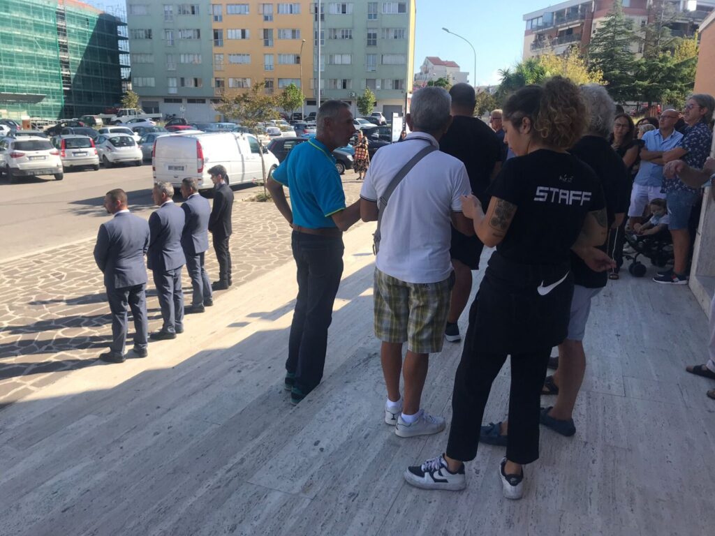 Vasto, tanta commozione per l'ultimo saluto a Marcello Ferraro - Gallery 4 funer2