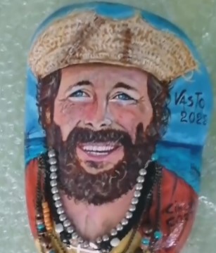 L'ultima opera di Cinzia Corti: il sasso dedicato a Jovanotti e spedito al cantante 2 jova beach sasso