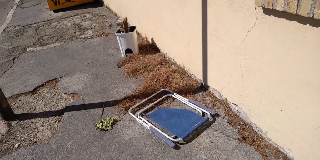 Vasto, materasso abbandonato in strada 2 materasso2