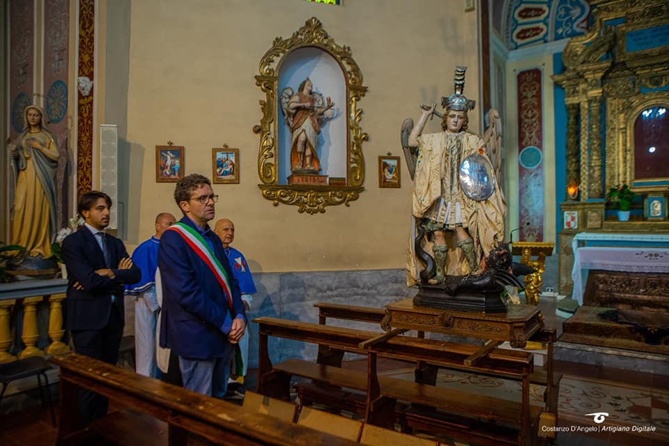 Inizia la Festa di San Michele: la statua del Santo Patrono in processione - GALLERY 4 michele3