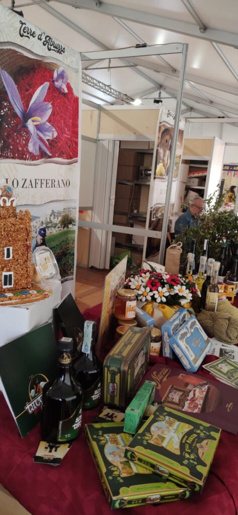 Entusiasmo e partecipazione per la cucina abruzzese al Salone del gusto - Gallery 7 tenda abruzzo2