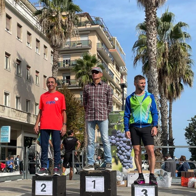 La Podistica Vasto partecipa alla Venice Marathon e alla "Pesgara" - Gallery 2 IMG 20221024 101251 675