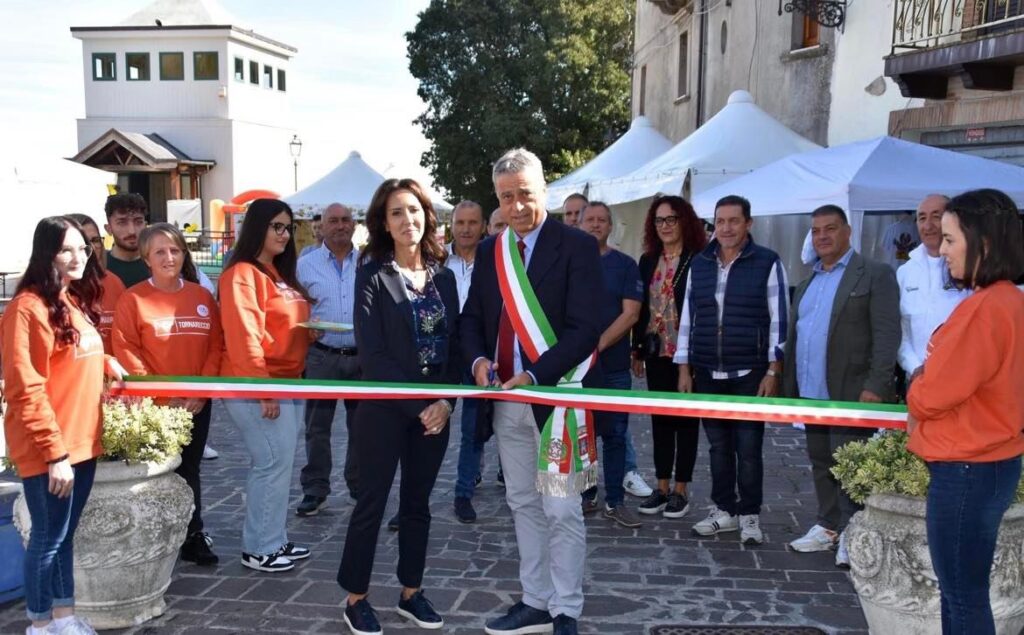 Bilancio più che positivo per Tornareccio Regina di Miele - Gallery 2 miele apertura