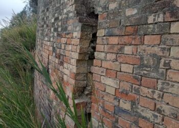 Il muro lungo la strada di Monteodorisio