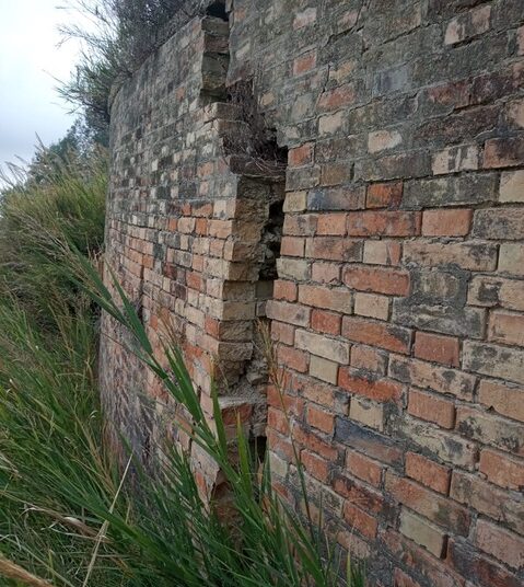 Il muro lungo la strada di Monteodorisio