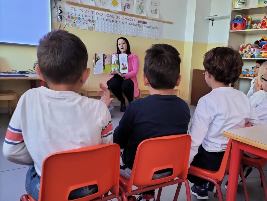 Infanzia e Primaria coinvolti in tante letture entusiasmanti con i librai: Manuela Petroro e Chiara nei libri - Gallery 6 2a