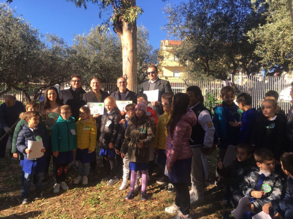 San Salvo, la Giornata nazionale dell'albero celebrata dagli alunni delle scuole della primaria - Gallery 6 3 6