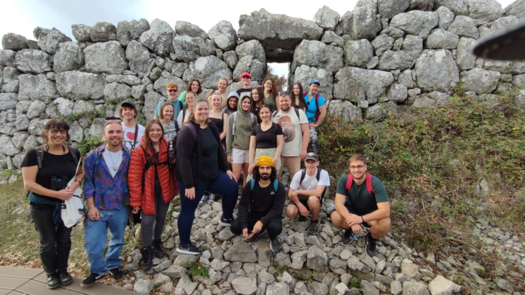 Tornareccio, progetto Erasmus sul rapporto tra giovani e aree rurali - Gallery 6 Foto 2 escursione mura a Monte Pallano