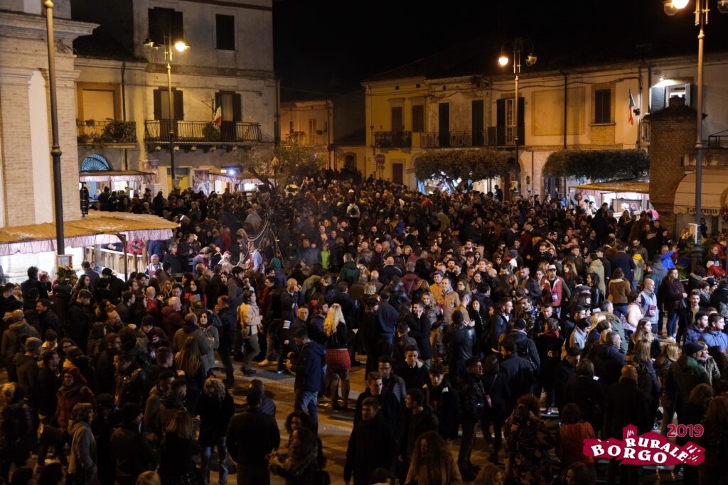 Borgo Rurale, a Treglio si torna a fare festa con vino novello, tipicità e divertimento - Gallery 4 Foto piazza