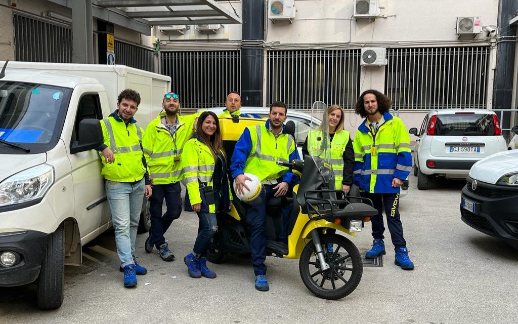 Lavoro: assunti 19 portalettere a Chieti, Lanciano e Vasto - Gallery 2 Una rapprestanza dei neoassunti al Centro di Distribuzione di Chieti 2