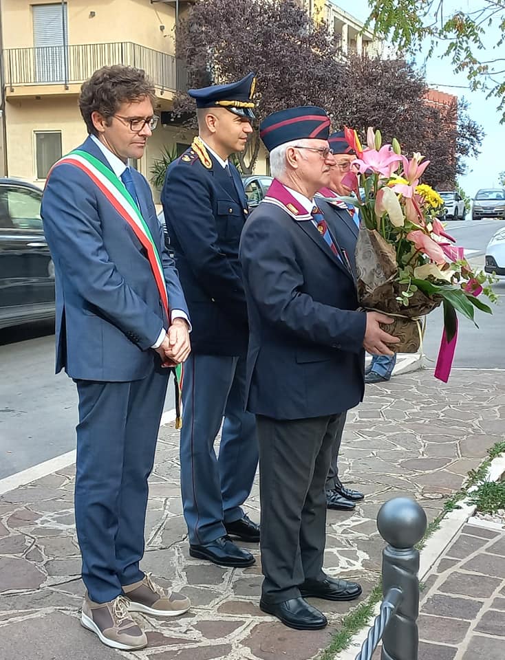 Vasto, fiori al monumento ai Caduti della polizia di Stato - Gallery 2 commemo 1