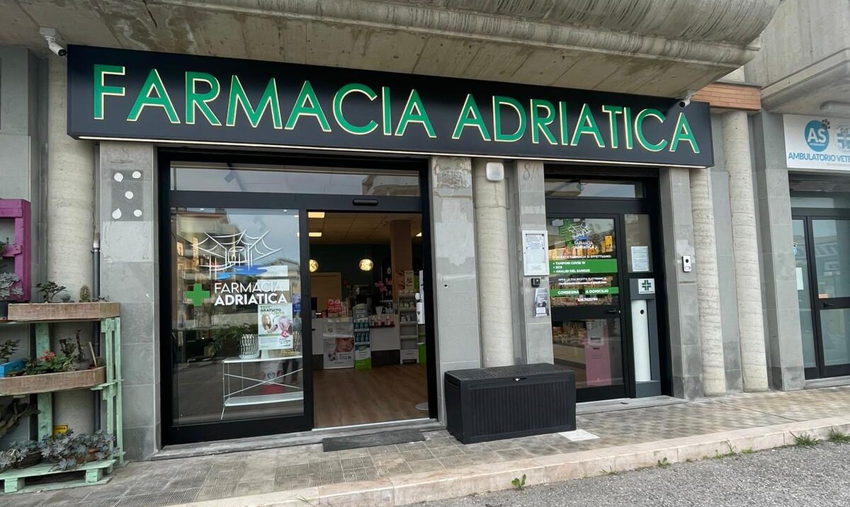 La Farmacia Adriatica punto di riferimento sanitario a Vasto Marina - GALLERY 7 farmacia1 e1667661245808