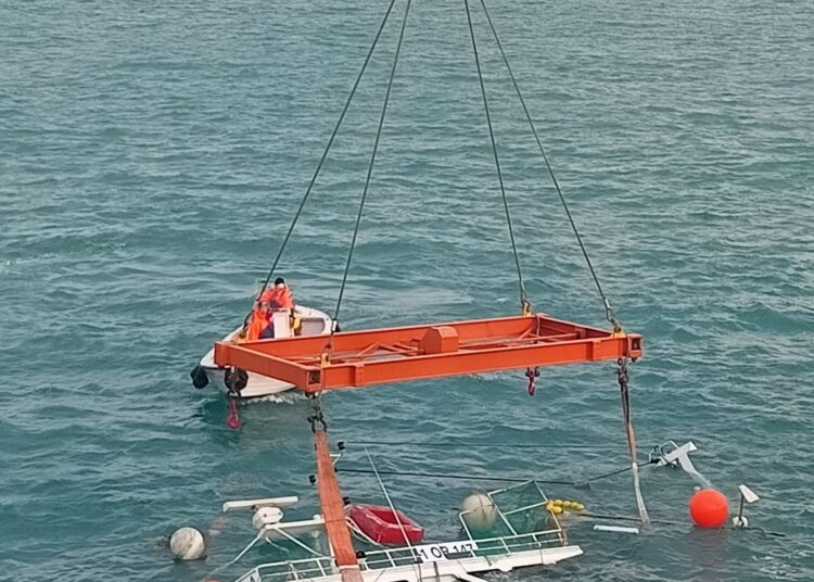 Le operazioni di recupero svolte dalla Capitaneria di porto