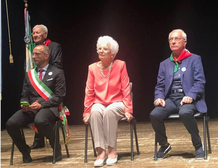 A sinistra dietro il sindaco di Pesaro, Ricci, Giacinto Scioli. Al centro Liliana Segre e accanto Nicola Mattoscio