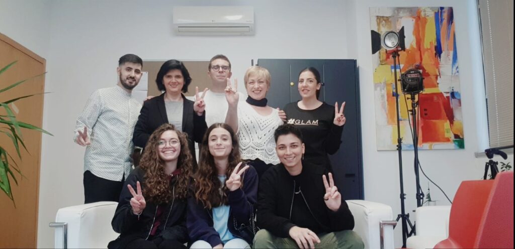 Pomeriggio in redazione per le vincitrici del contest "Il tuo saluto su Zonalocale" - VIDEO 1 fotoredazione