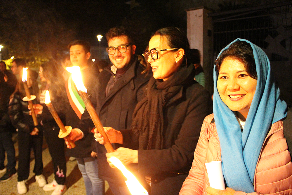 San Salvo, una suggestiva fiaccolata per le donne iraniane e afgane che vedono negati i loro diritti - Gallery 14 s7