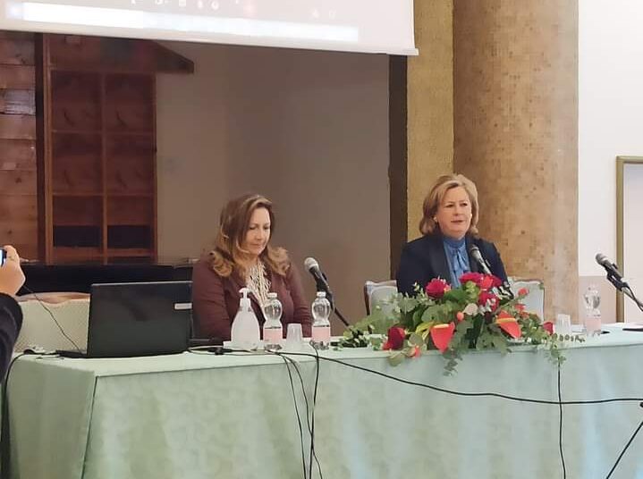 A sinistra, la dottoressa Daniela Albanese e l'assessore regionale Nicoletta Verì