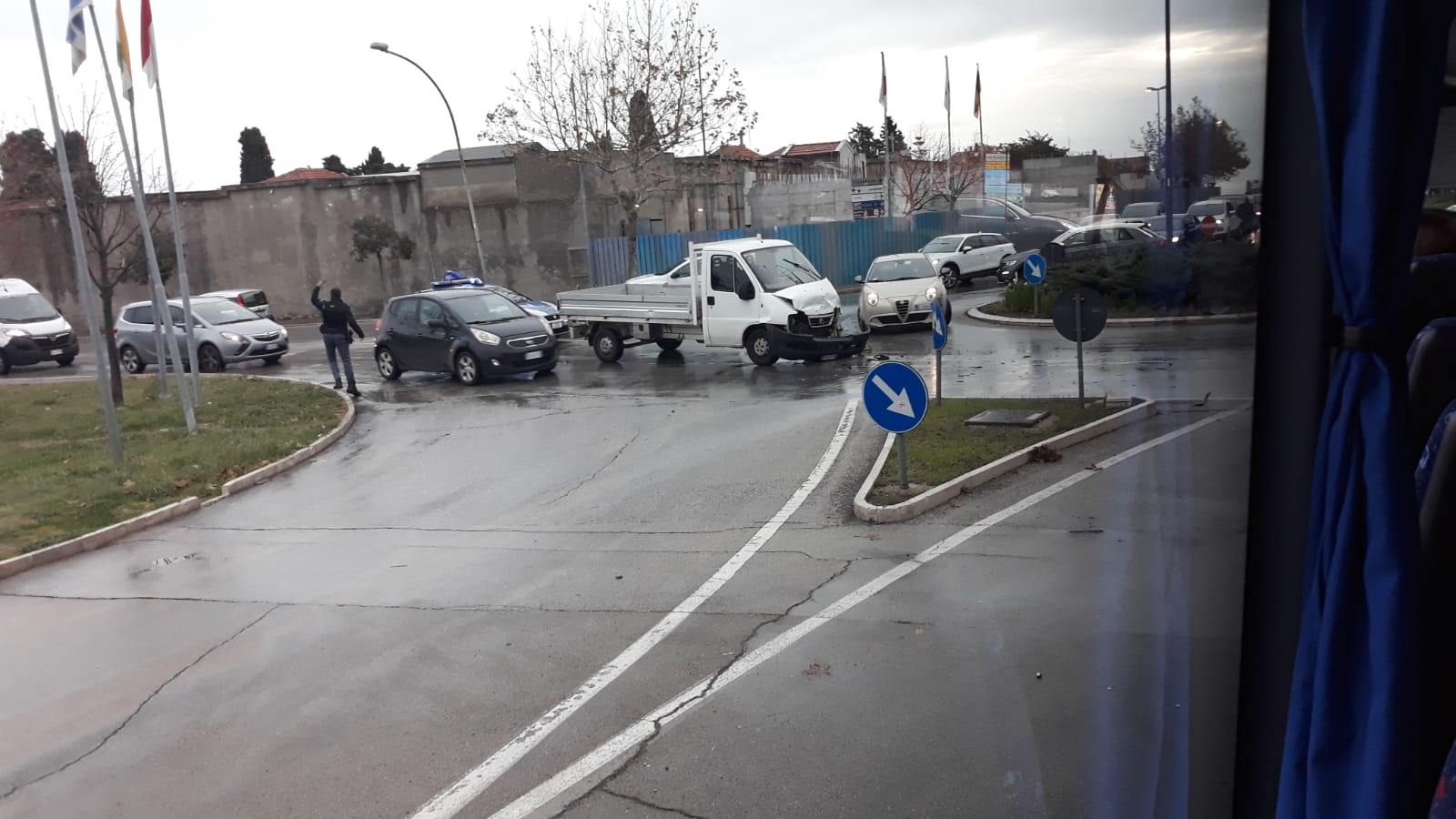 Incidente in via Conti Ricci a Vasto, intervengono Polizia e 118 - VIDEO e GALLERY 3 WhatsApp Image 2022 12 13 at 08.11.27