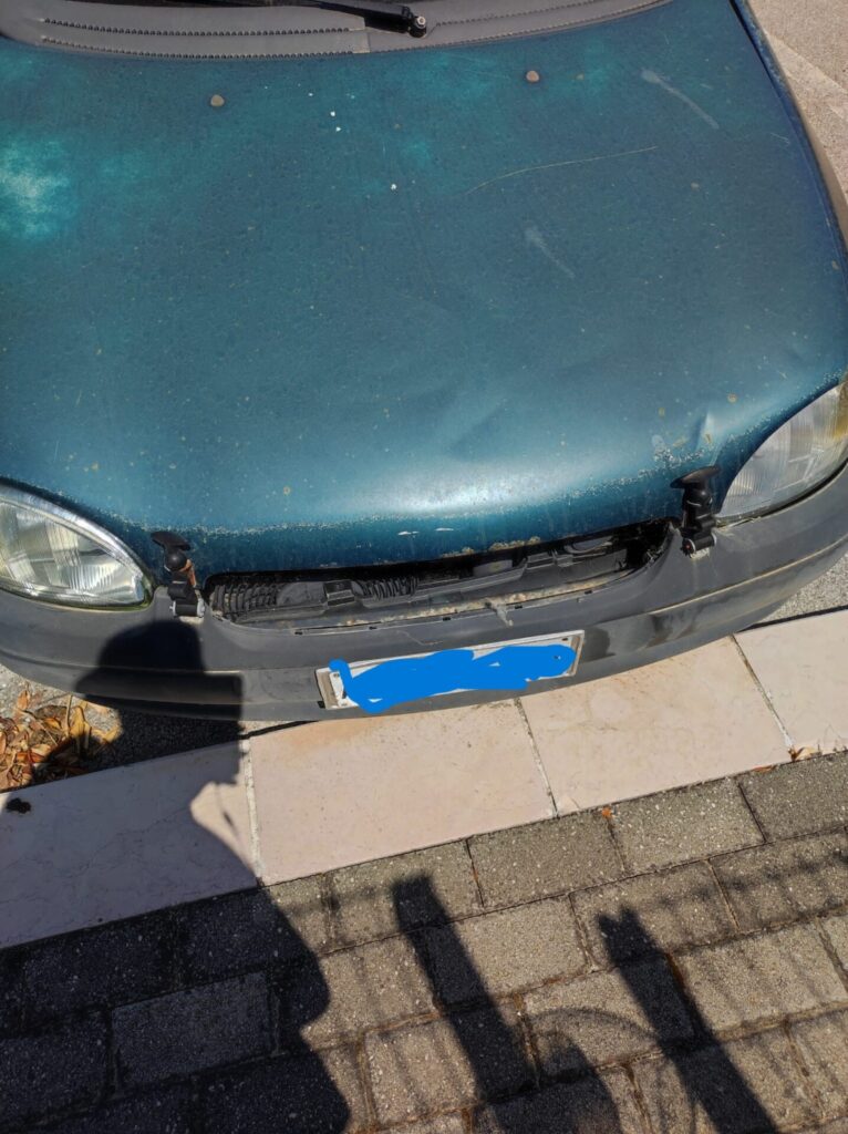 Auto abbandonate da anni a Vasto marina - Gallery 3 fotoabb2