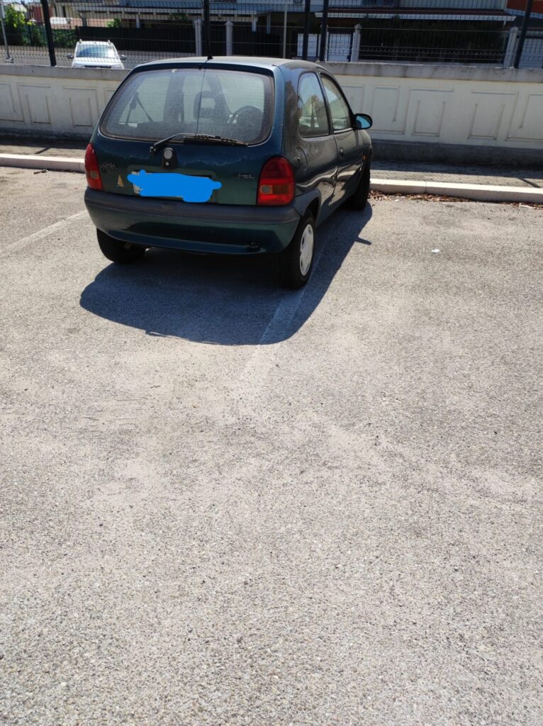 Auto abbandonate da anni a Vasto marina - Gallery 4 fotoabb3