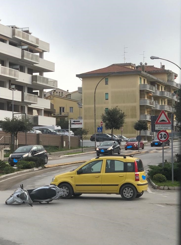 Vasto, incidente stradale sulla Circonvallazione histoniense - Gallery 3 incidente3