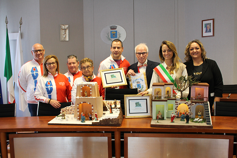 Undicesimo presepe di Rana in regalo al sindaco di San Salvo 2 san salvo1